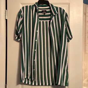 Men and can even be worn for women, button up striped shirt